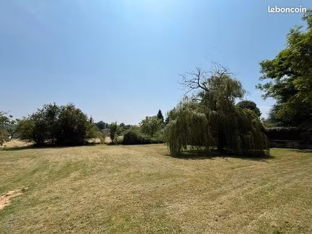 terrain à bâtir de 630 m² – 155 000