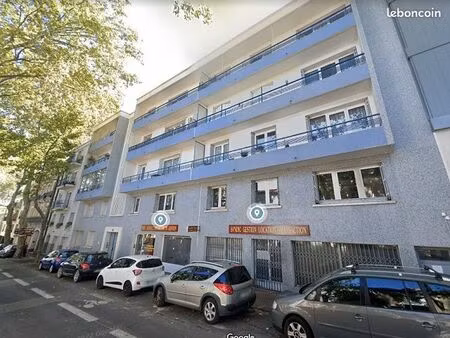 bureau 67 m²