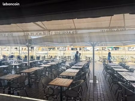 emplacement n°1 a ne pas louper : bar glacier tapas saladerie licence iv sur cadre royal d