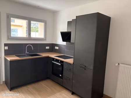 f2 meublé 34 m² – rénové 2025 – parking + cave – morbier – 680 cc