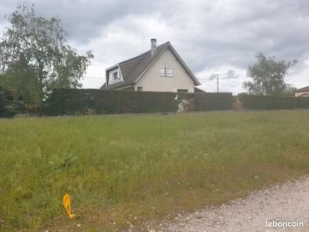 terrain 665m2 salagnon