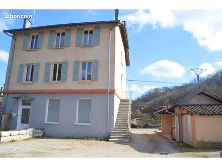 55 m2 salon cuisine 1 chambre cours et box