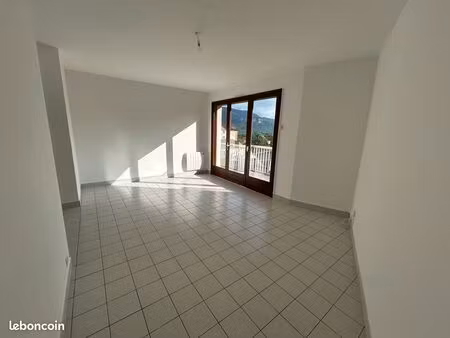 à vendre – bel appartement t2 traversant de 52 m² avec balcons  loggia et cave – vinay (pr