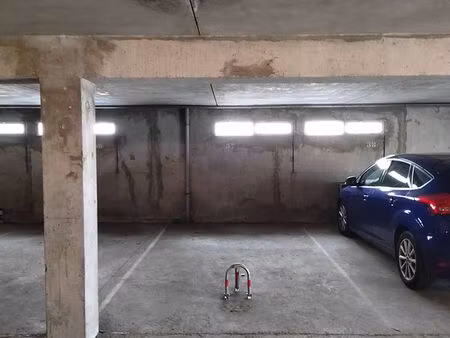 place de parking sécurisée et couverte  cité des congrès / rue des olivettes