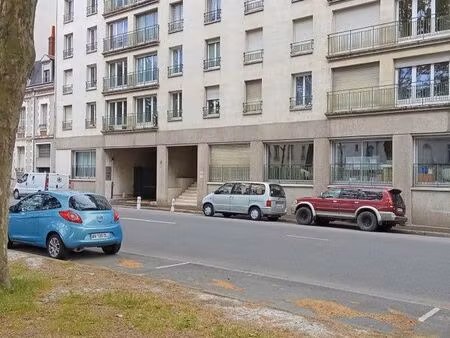 bel f2 centre de tours avec ascenseur