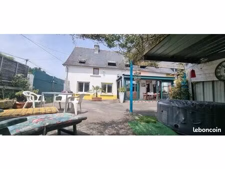 maison de caractère 121 3 m² (7 pièces 5 chambres) + maison à rénover 50 m² t 2 — ≈ 6 min 