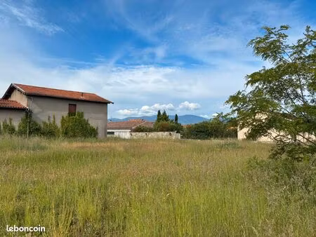 terrain 800m² saint prim