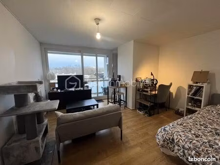 studio 1 pièce 28 m²