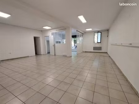 local commercial a louer 90m²