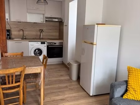 loue 32m2 meublé rénové à l'année