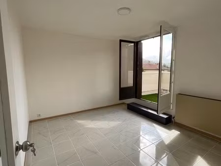 appartement t2 avec terrasse et parking - cahors