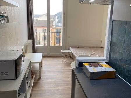 studio avec balcon