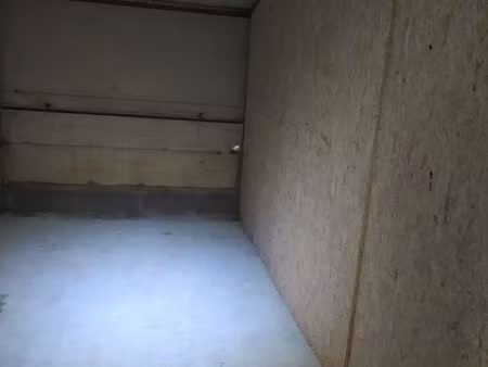 box de stockage à louer / garde meuble