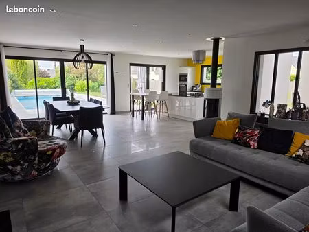 maison contemporaine 181m² avec piscine et sous-sol à bédée