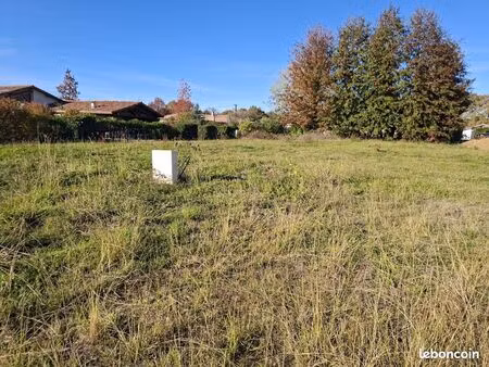 terrain 793 m² bascons