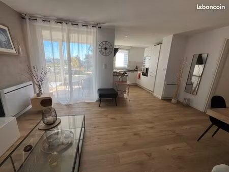 appartement 65 m² rénové – 2 chambres – balcon – parking – résidence avec piscine à fondet