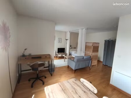t1 meublé 38 m² centre-ville avec balcon et parking