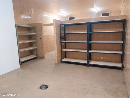 local de stockage 93m2