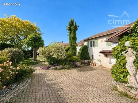 villa 8 pièces 183 m²