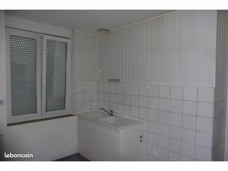 chaumont f3 au rdc d’un pt immeuble  à 2 mn d'intermarché (ancien géant casino)  proche co