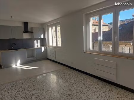 t3 61m² lumineux rénové fenêtres neuves cuisine + cave