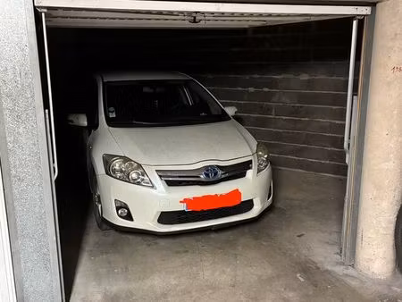 ◊ à louer – garage fermé en sous-sol avec espace de stockage/ 2 roues – saint-max
