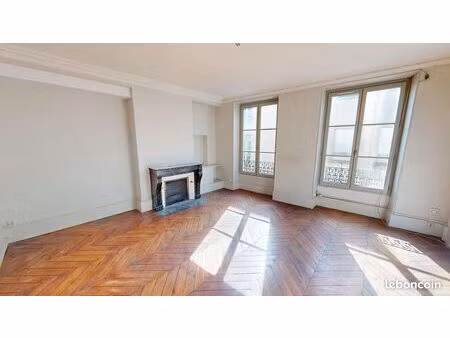 studio 2 pièces 60 m²