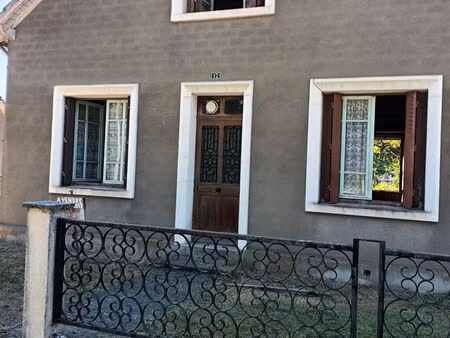maison proche commerces