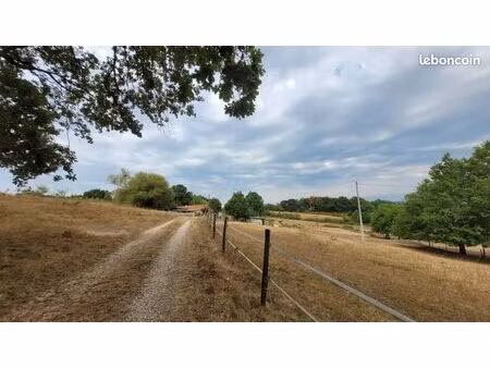 ancienne ferme avec terrain de 4 ha