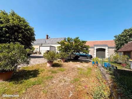 azay sur cher. ancien corps de ferme avec greniers et dépendances