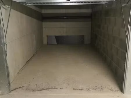 garage/box 15 m² bruz