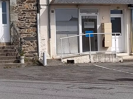 petit local plein centre bourg