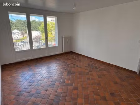 t2 lumineux 48 m² avec balcon  parking et cave – grandmont / joué-lès-tours