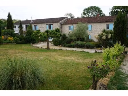 ? vaste maison familiale 355 m² + dépendances + piscine (galapian)