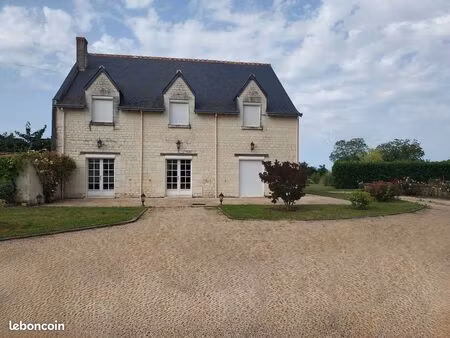 ancienne ferme rénovée 220m2  dépendances et terrain 8000m2