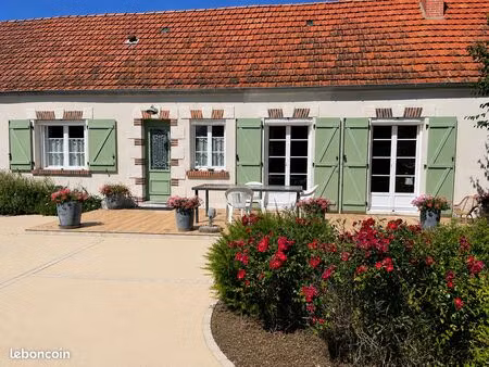 longère 7 pièces 167 m2 dépendance 100 m2 terrain 1200 m2 piscinable à 5 minutes du bourg