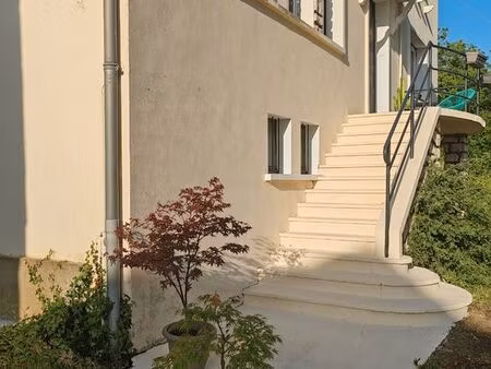 maison 6 chambres  1hectare de terrain