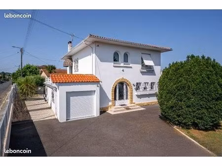 villa d’architecte de 165m² rénovée avec piscine