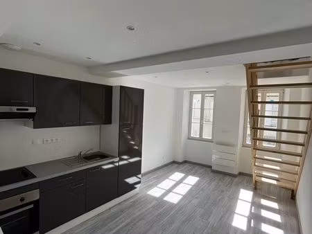 location t2 duplex rénové à neuf hyper centre