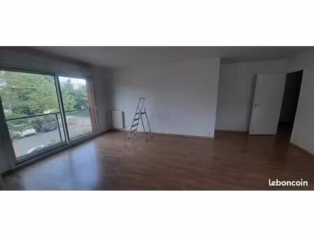 bel et grand appartement t4  refait à neuf  93 m² carrez. quartier et immeuble calme. très