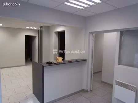 local bureaux  autos 290 m²