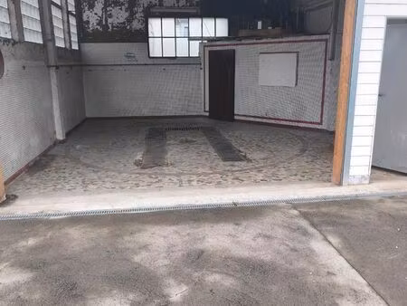 grand local / garage récent 60 m² – proche gare amboise