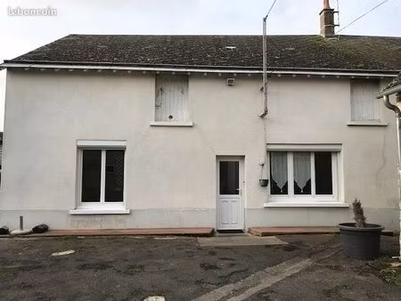 corps de ferme au cœur du bourg   villebarou