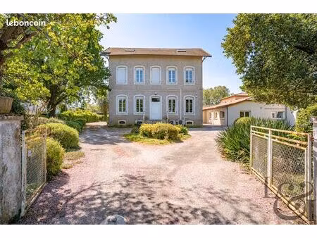 maison 24 pièces 681 m²