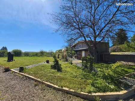 terrain viabilisé de 2585 m2 avec chalet - 700 m2 constructibles