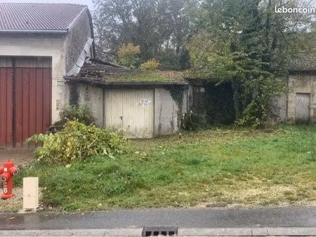 terrain constructible avec ruine centre village de bure