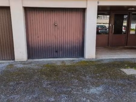 loue garage individuel briquerie