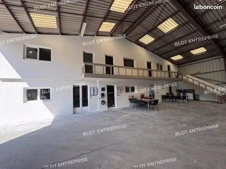 local d'activité 885 m²