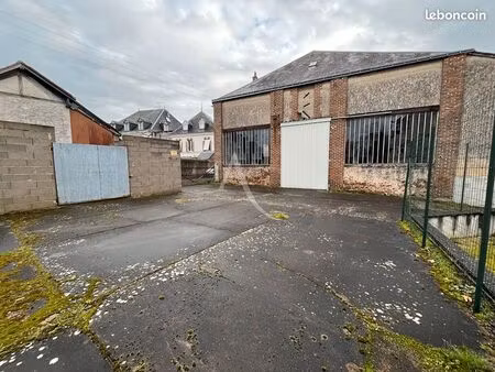 local 570 m² chateau renault