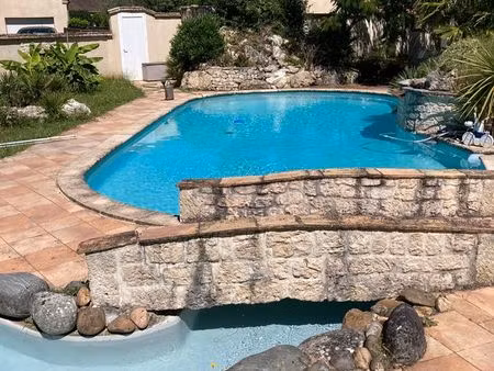 rare à saisir  maison 120 m² 6 pièces et apt de type t1bis 39m² sur un terrain de 2760m²